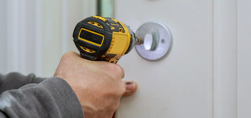 Street Locksmith For Smart Lock Repair in Costa Mesa, CA