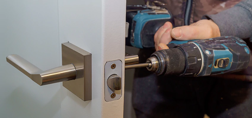 Broken Door Handle Lock Repair in Costa Mesa, California