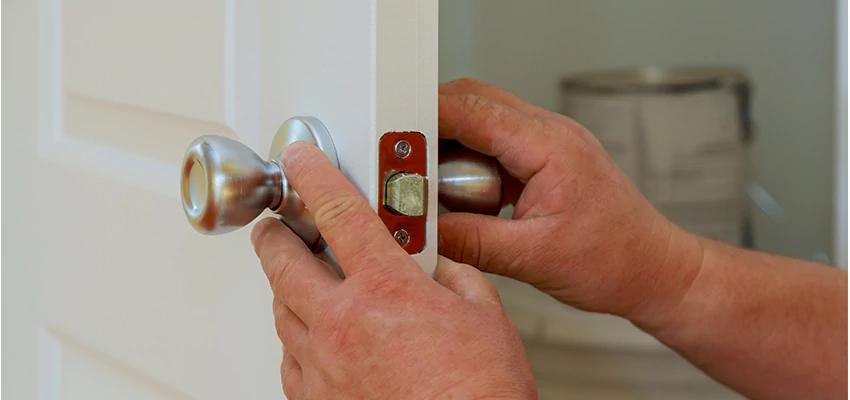 AAA Locksmiths For lock Replacement in Costa Mesa, California